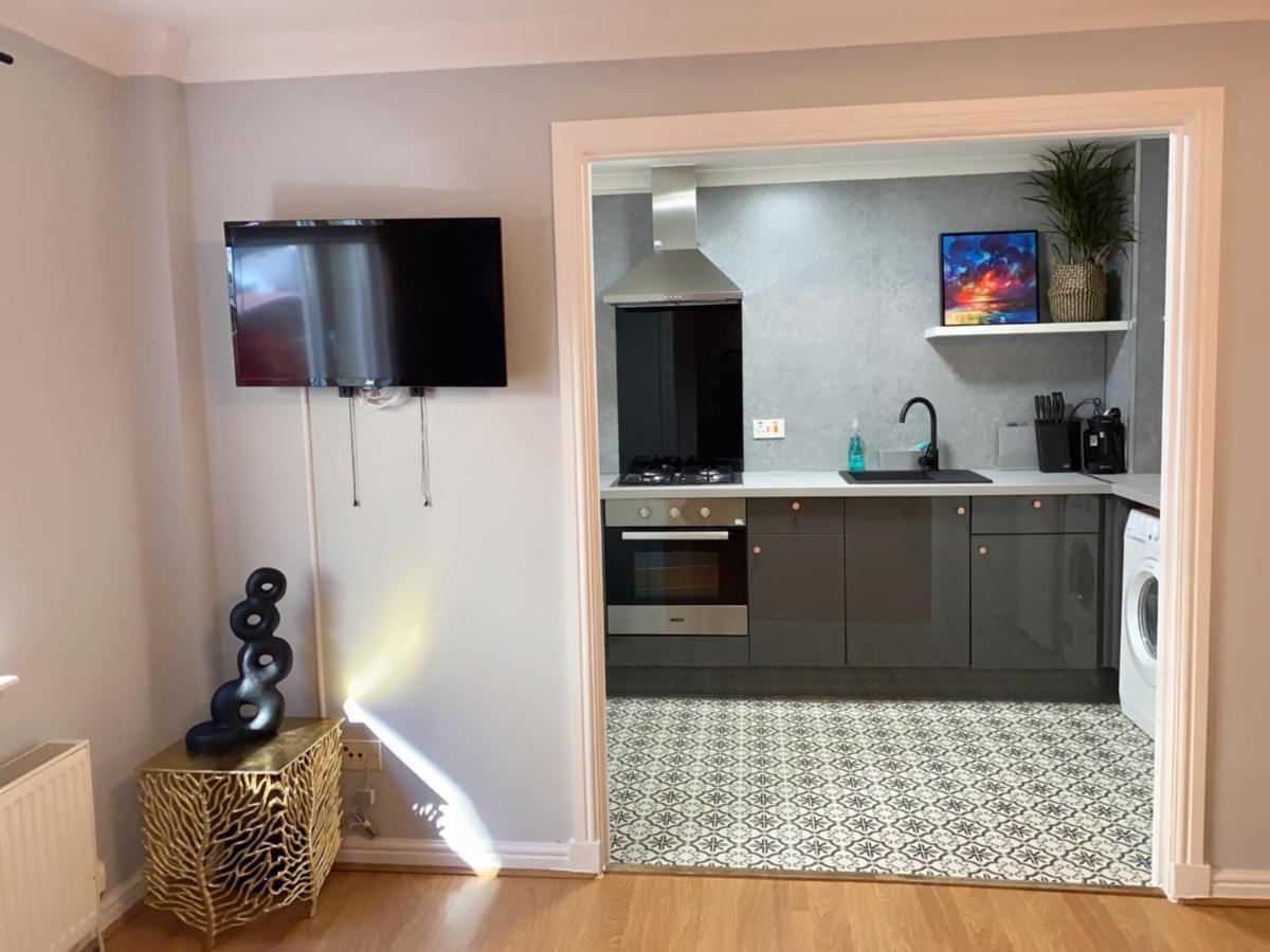 Private Main Door Lovely 2 Bedroom Apartment EDI Kültér fotó