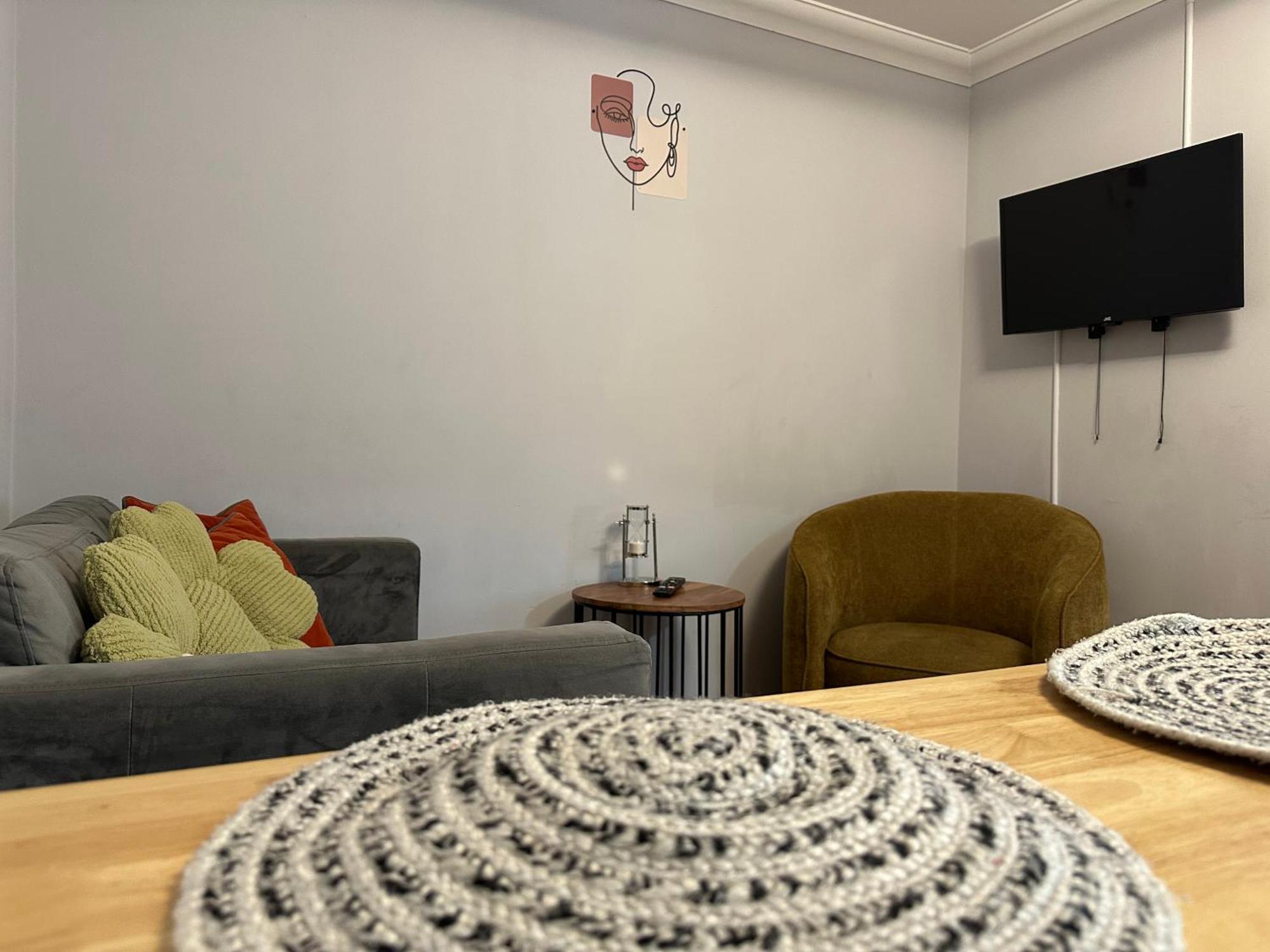 Private Main Door Lovely 2 Bedroom Apartment EDI Kültér fotó